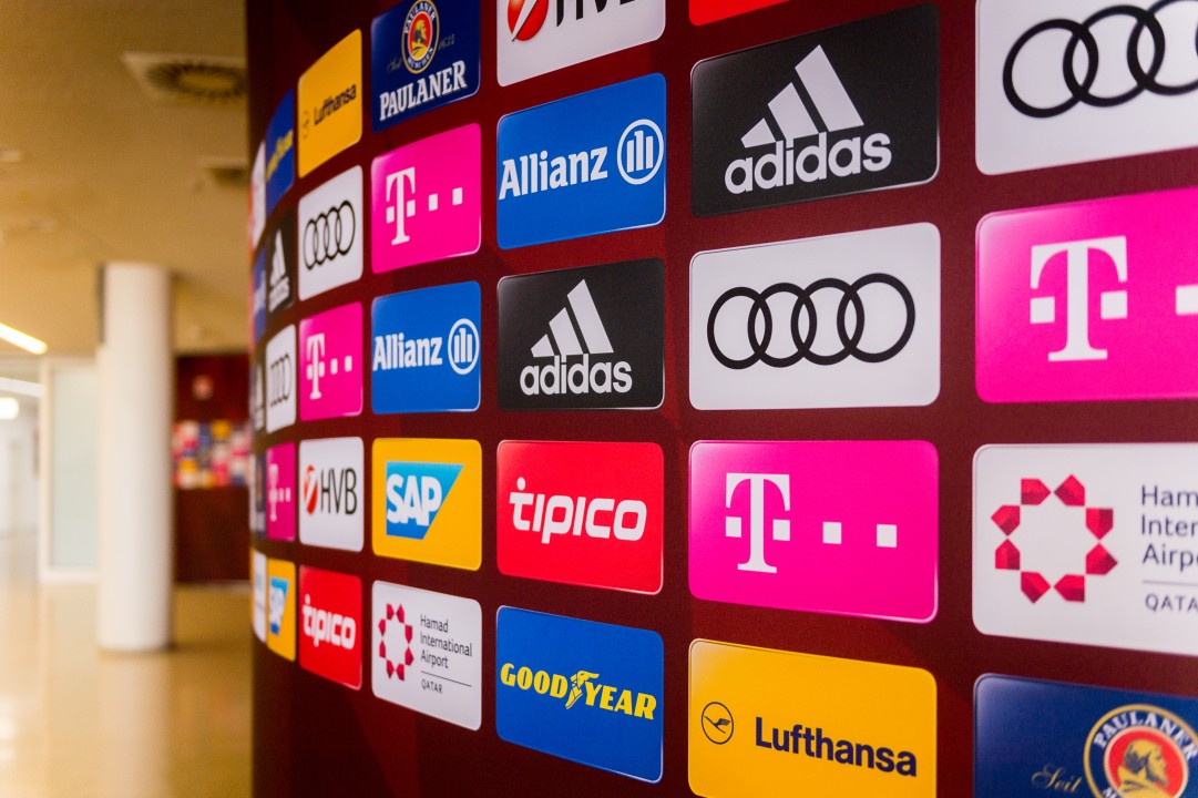Read more about the article How Commercialization Changed Football – A Balanced Look